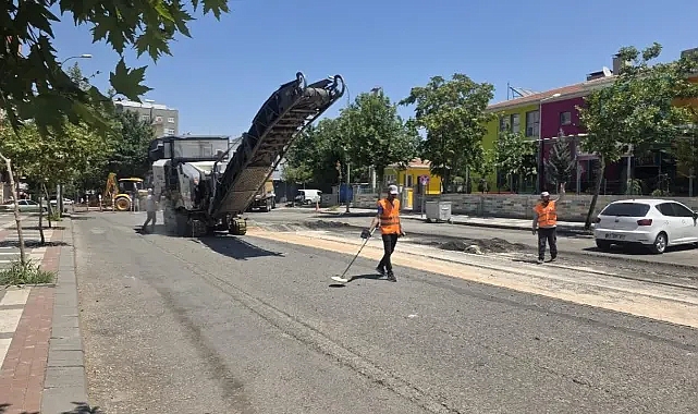 Siverek'te iki önemli cadde sıcak asfaltla yenileniyor