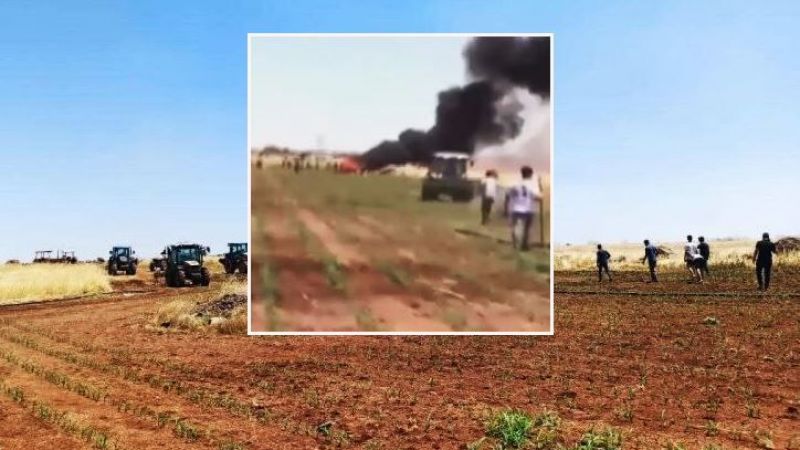 Yangının arasında kalan traktör alevlere teslim oldu