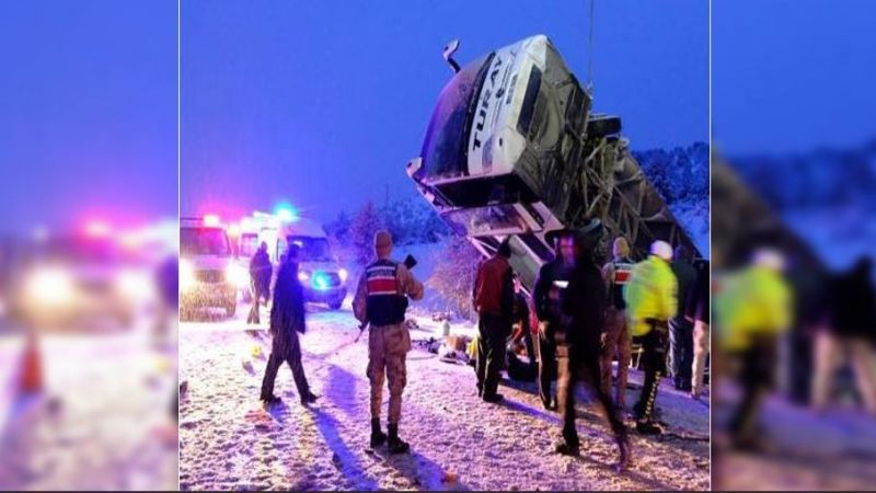 Urfa’dan giden otobüs kaza yaptı: 2 ölü, 21 yaralı