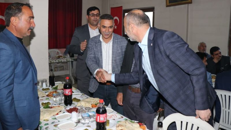 Aksoy, gönül sofrasında muhtarlarla buluştu
