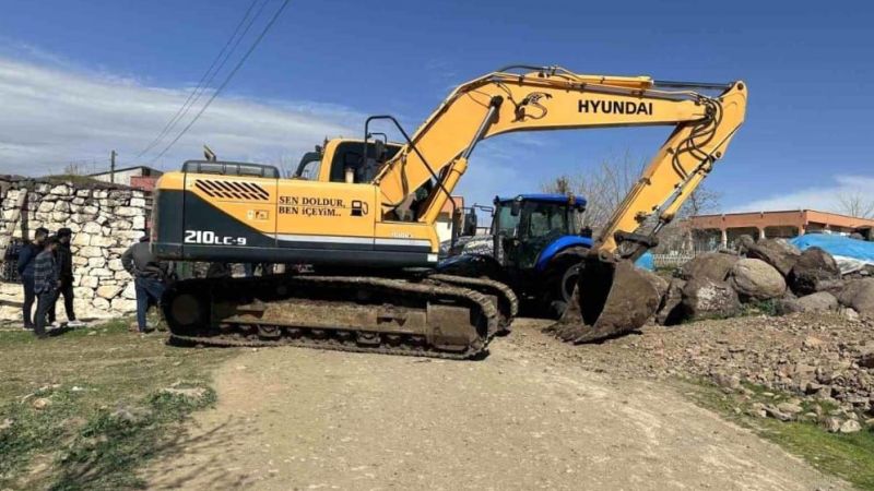 Taşın altında kalan kız çocuğu hayatını kaybetti