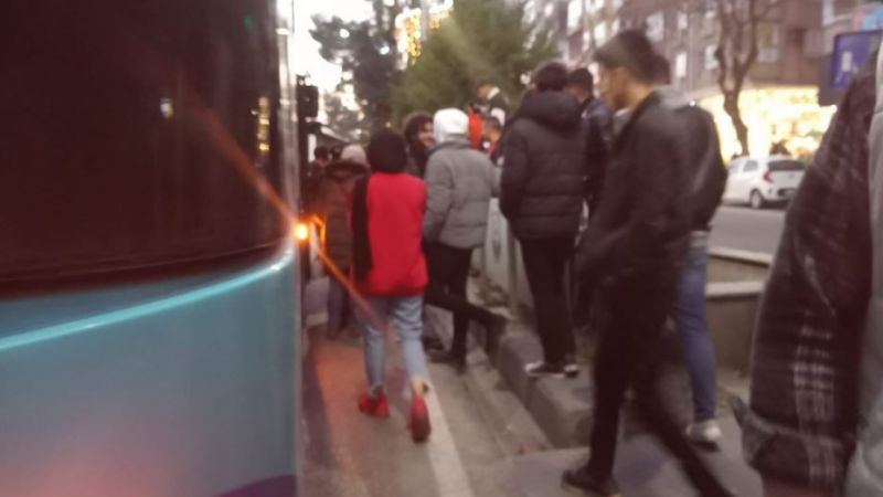 Atatürk Bulvarı’nda belediye otobüsü yayaya çarptı