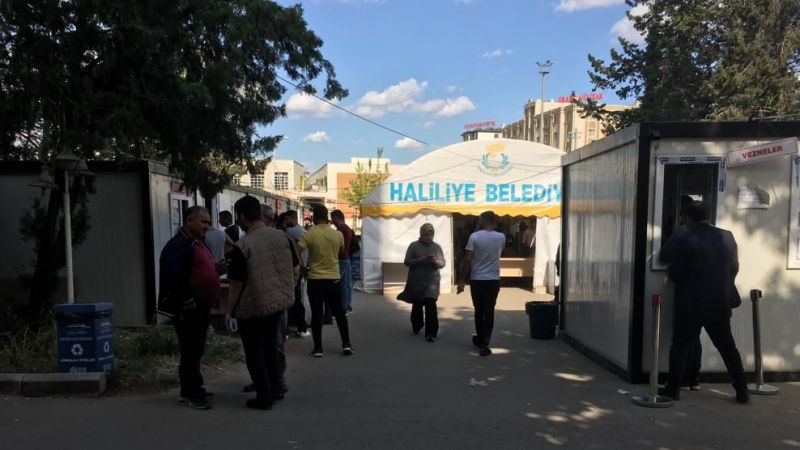 Urfa Vergi Dairesi çadırdan kurtuluyor