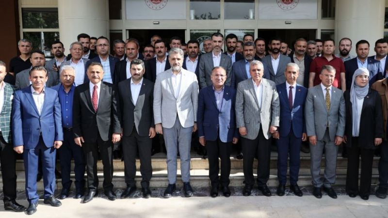 AK Parti Urfa milletvekilleri mazbatalarını aldı