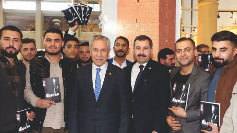 Urfalılar Kitap Fuarında ünlülerle buluştu