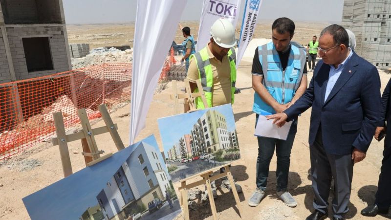 Bakan Bozdağ, Urfa'da deprem konutlarını inceledi 