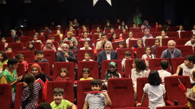Beyazgül çocukların sinema sevincine ortak oldu