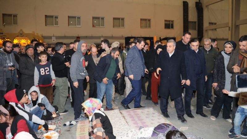  Beyazgül ve Ayhan’dan depremzedelerle bir arada  