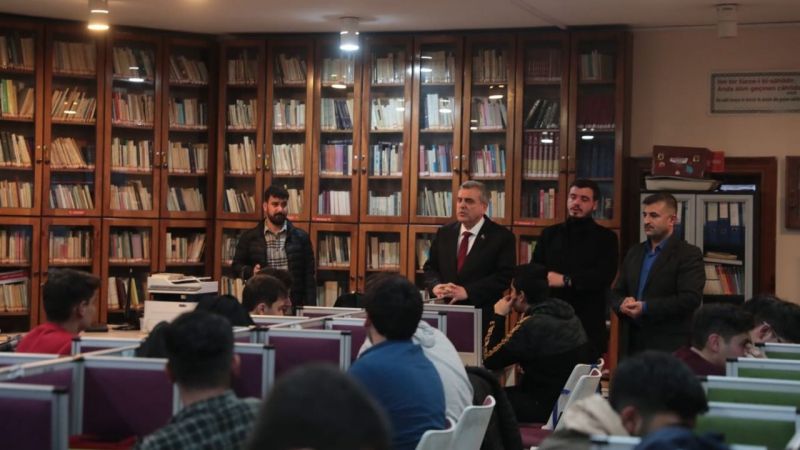 Sınavlara hazırlanan öğrencilere kitap