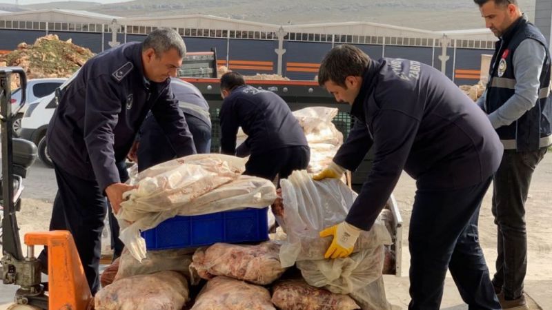 Urfa’da bozuk tavuk ve sakatat ele geçirildi