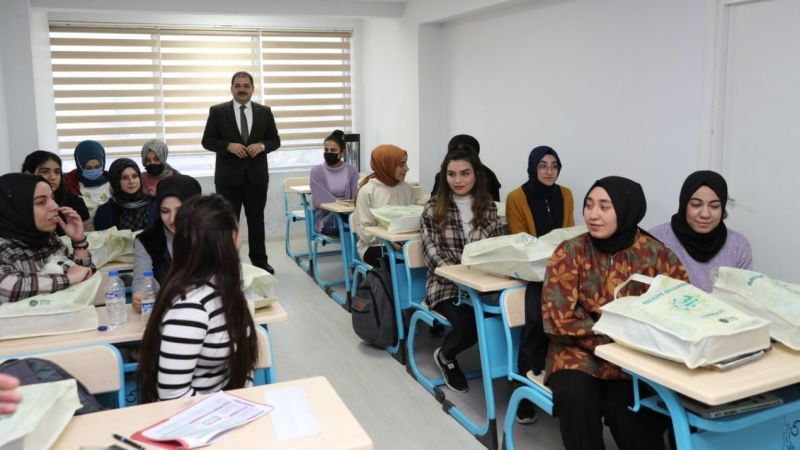 Haliliye Belediyesi, Üniversite adaylarının hayallerini gerçekleştirdi