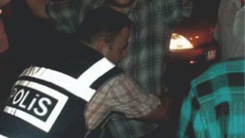 Şüphe üzerine durdurulmuştu. İkisi de azılı dolandırıcı çıktı