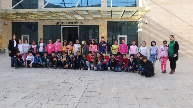 Haliliye ile çocuklar tarihlerini öğreniyor