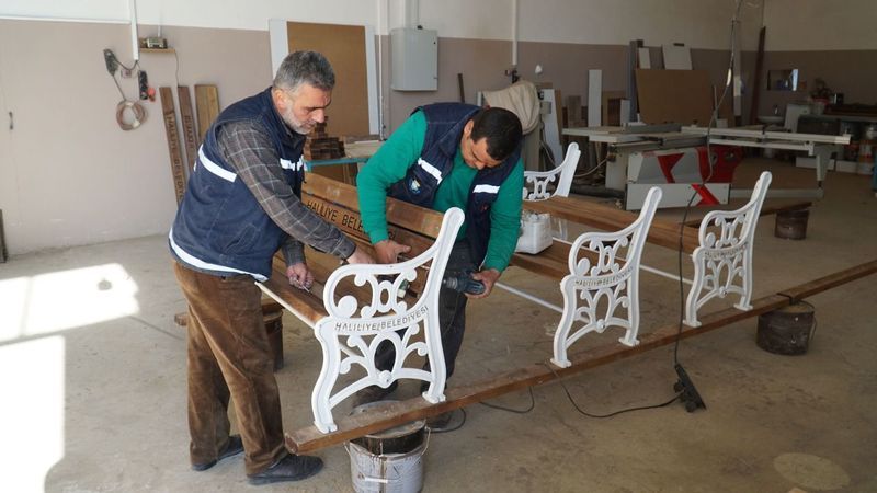 Haliliye atölyeleri ile üretmeye devam ediyor