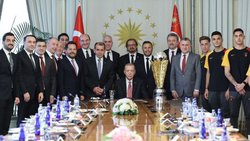 Cumhurbaşkanı Erdoğan Galatasaray ekibini kabul etti