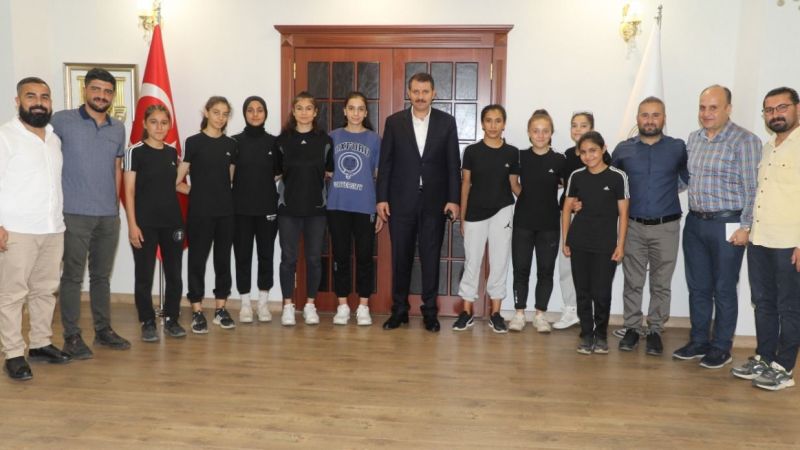 Vali'den 'Güneş'in çocukları'na tam destek