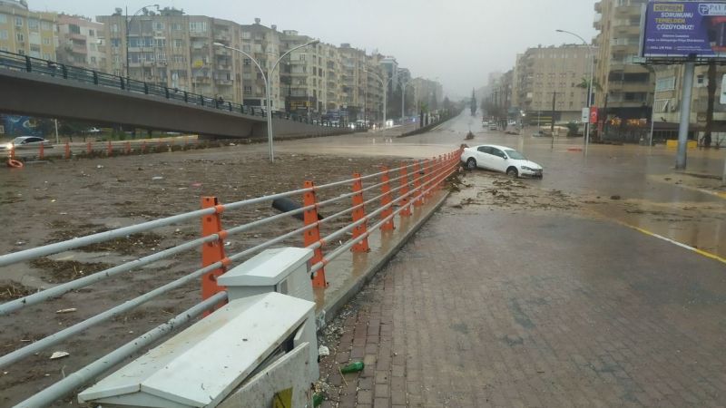 Urfa'yı sel aldı Ölenler var