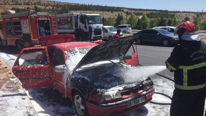 Şehir merkezinde otomobil yangını