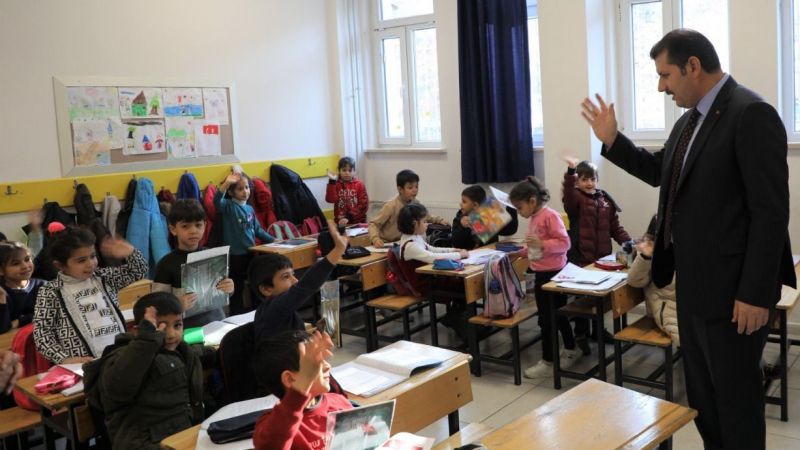 Vali Ayhan'dan öğrencilere tatil tavsiyeleri 