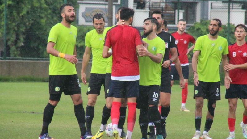 Kavga yüzünden maç yarıda kaldı