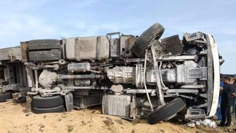 Urfa – Viranşehir karayolunda TIR devrildi !