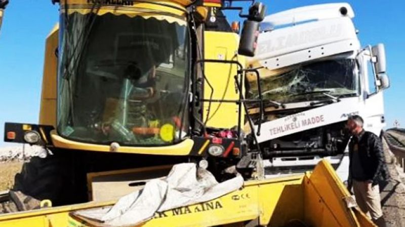 Biçerdöver ile TIR çarpıştı: Yaralılar var