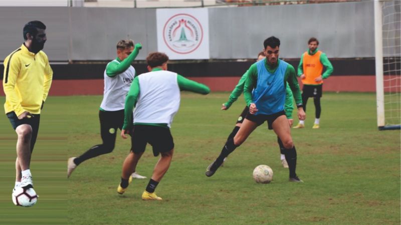 Nöbetçi hoca iş başında 