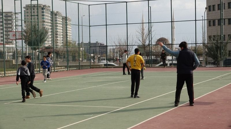 Çocuklar depremi sporla unutmaya çalışıyor