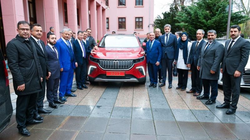 AK Parti Milletvekili adayları TOGG'la poz verdi 