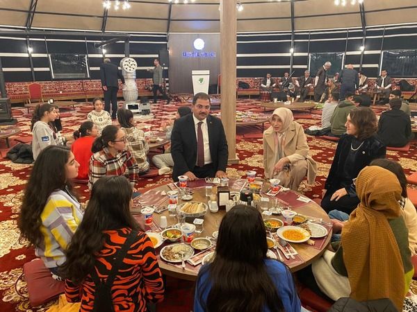 Özlem Zengin, Urfalı öğrencilerle buluştu