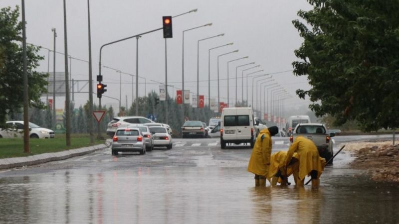 ŞUSKİ ekiplerinden sağanak mesaisi