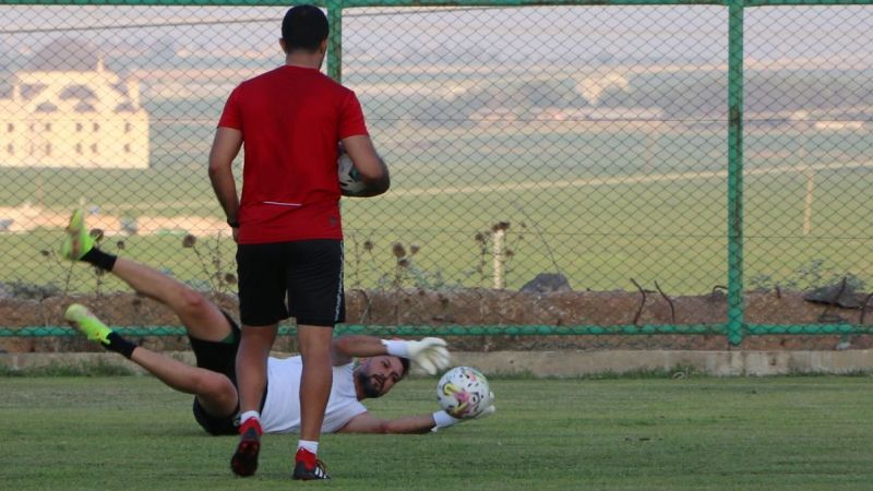İmzayı atar atmaz soluğu sahada aldı