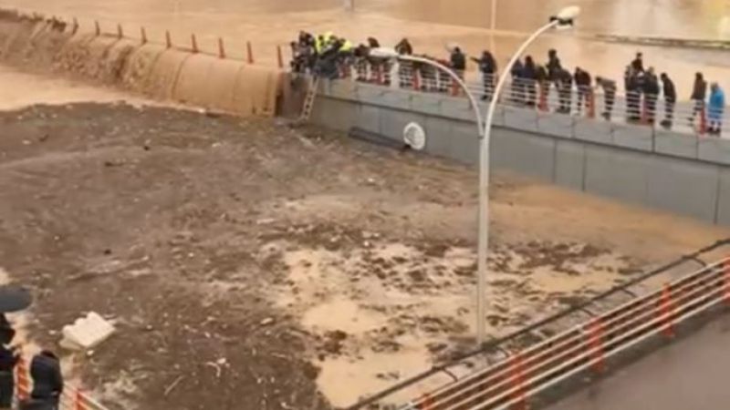  Urfa’da vatandaşlar şimdi de sel nöbeti tutmaya başladı