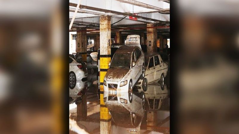 Urfa’da 150 araç otoparkta sele yakalandı