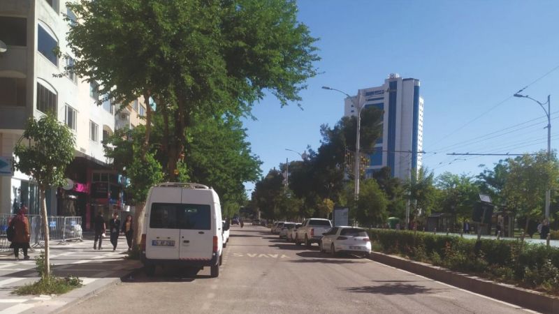 Atatürk Bulvarı açık otopark oldu