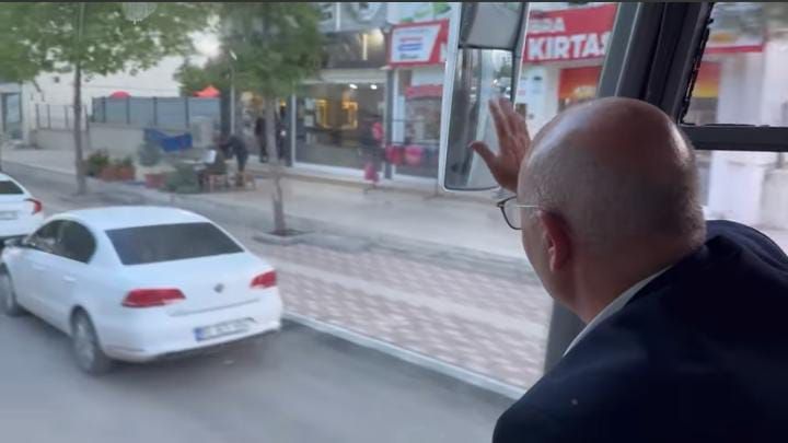 Tanal, Urfa'da boş yolları selamladı