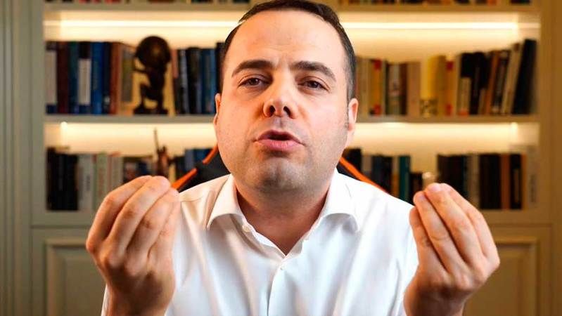 Urfalı Akademisyen açtı ağzını, yumdu gözünü 