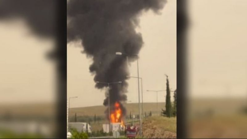 Urfa – Antep yolunda TIR yandı