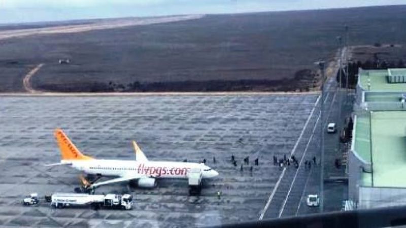 Adıyaman uçağı Urfa'ya iniş yaptı