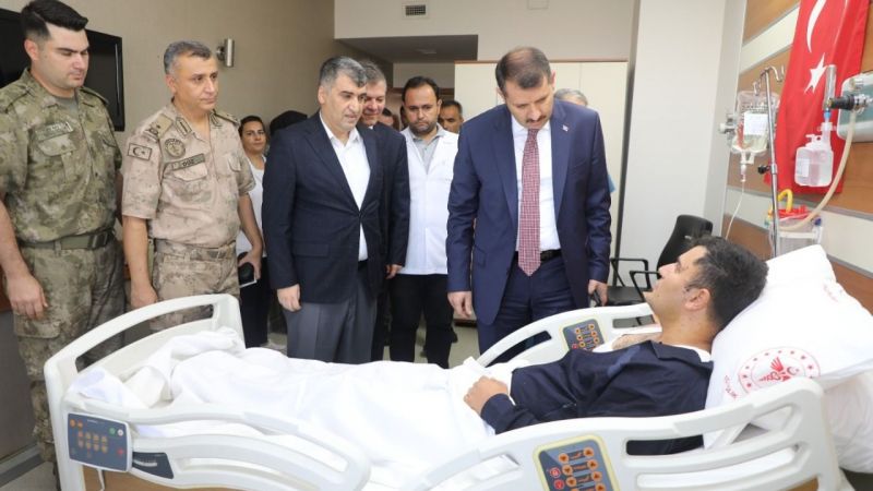 Vali Ayhan, yaralı askerleri ziyaret etti