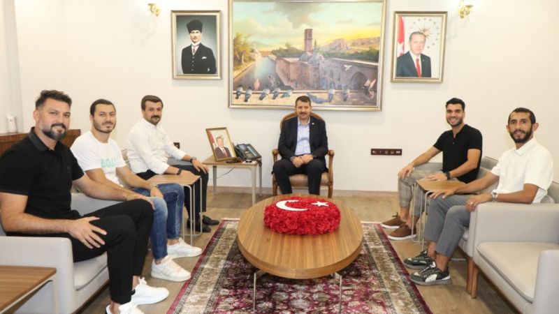 Futbolculardan Vali Ayhan'a galibiyet sözü 
