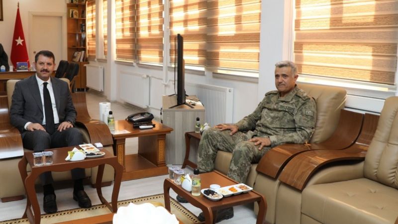 Validen Mustafa Er paşaya 'Hayırlı olsun' ziyareti