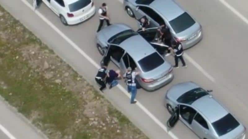 Gençleri zehirleyeceklerdi, yakayı ele verdiler