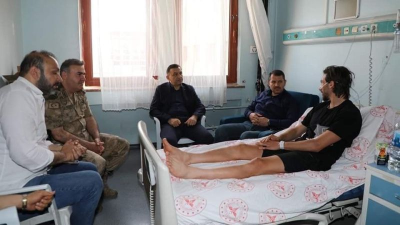 Vali Ayhan'dan Semih'e 'Geçmiş olsun' ziyareti